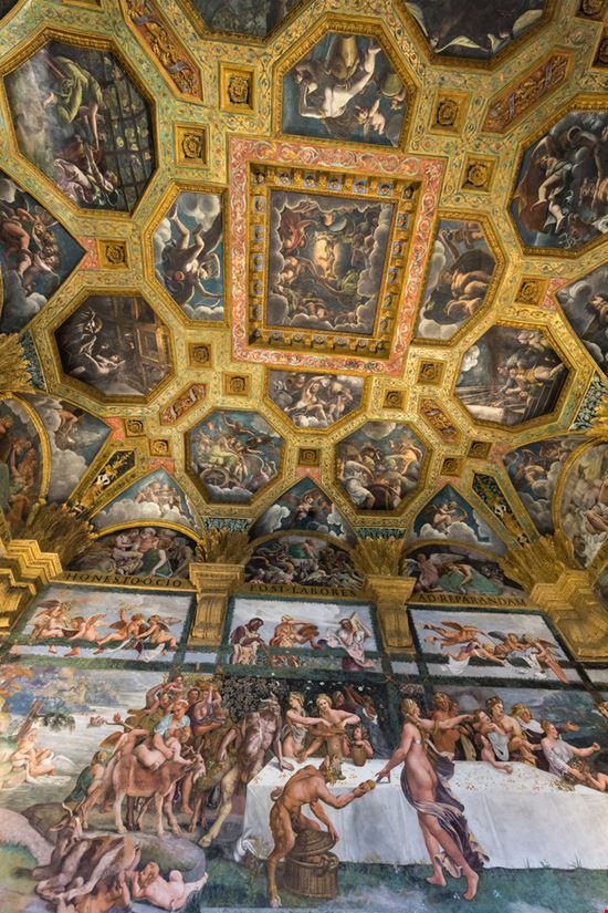 Palazzo Te Palazzo Te wjarek / Shutterstock.com 