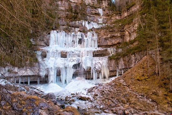 Cascate Vallesinella Cascate Vallesinella Stefano Pellicciari -  - Shutterstock.com 