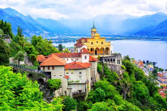 Santuario della Madonna del Sasso Santuario della Madonna del Sasso Boris Stroujko - Shutterstock.com 