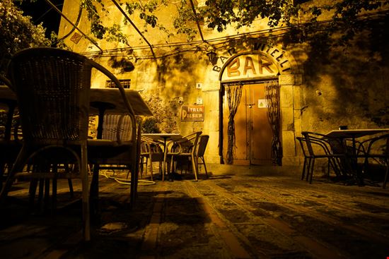 Savoca Bar Vitelli Noobiel / Shutterstock.com 