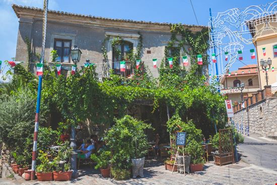 Savoca Bar Vitelli Restuccia Giancarlo / Shutterstock.com 