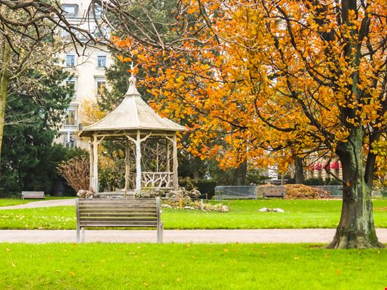 Jardin Anglais Jardin Anglais Arndale - Shutterstock.com 