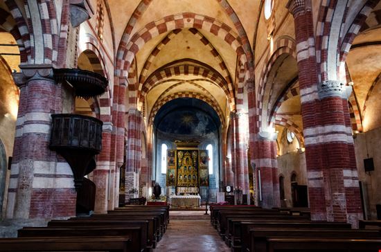 Abbazia di Staffarda Abbazia di Staffarda Alessandro Cristiano / Shutterstock.com 