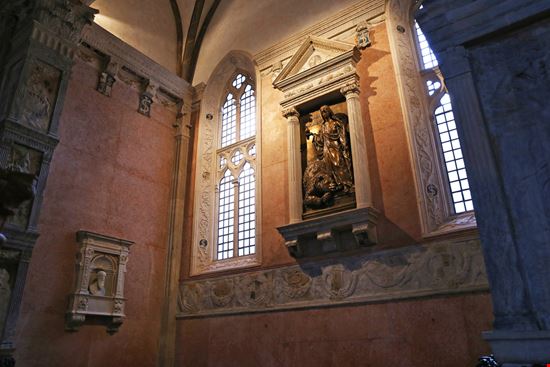 Tempio Malatestiano Tempio Malatestiano ET1972 / Shutterstock.com 