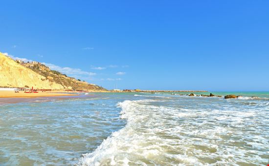 Spiaggia della Mollarella Spiaggia della Mollarella poludziber - Shutterstock.com 