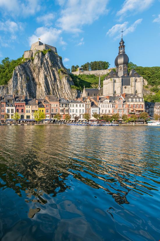 Dinant Dinant Anibal Trejo / Shutterstock.com 