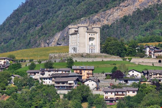 Aymavilles Il castello Marisa Estivill - Shutterstock.com 