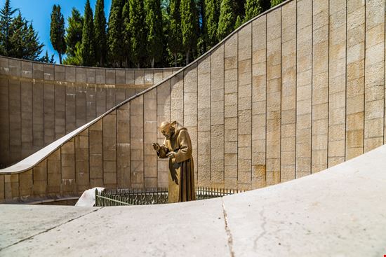Santuario di Padre Pio Il santuario di San Giovanni Rotondo GoneWithTheWind - Shutterstock.com 