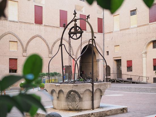 Ferrara Castello Estense Gaia Conventi / Shutterstock.com 