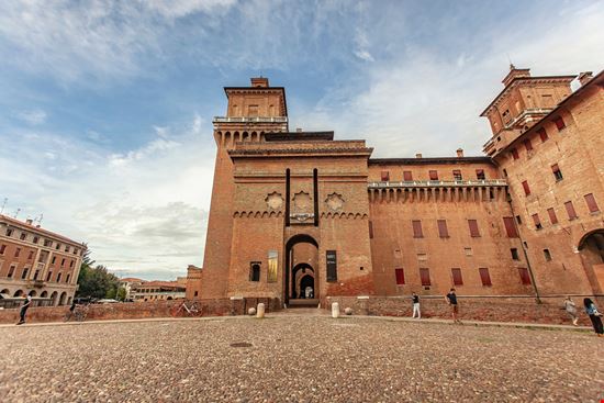 Ferrara Castello Estense Filippo Carlot / Shutterstock.com 