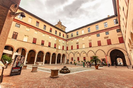 Ferrara Castello Estense Filippo Carlot / Shutterstock.com 