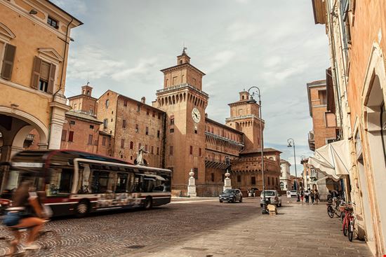 Ferrara Castello Estense Filippo Carlot / Shutterstock.com 