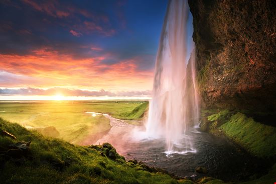 Cascata di Seljalandsfoss Cascata di Seljalandsfoss Iakov Kalinin - Shutterstock.com 