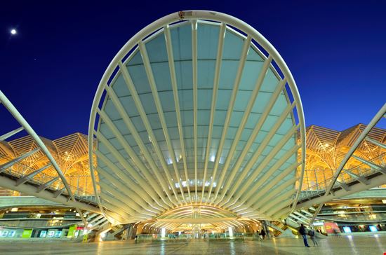 Oriente Station Oriente Station suronin / Shutterstock.com 