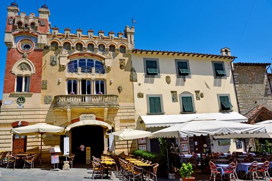 Montecatini-Terme Montecatini-Terme maudanros / Shutterstock.com 
