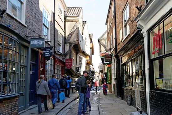 Shambles Shambles Angelina Dimitrova / Shutterstock.com 