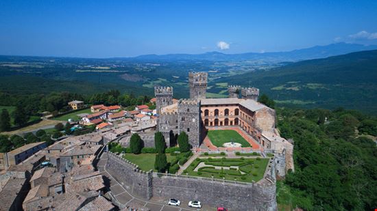 Torre Alfina Castello Antonio Losa - Shutterstock.com 