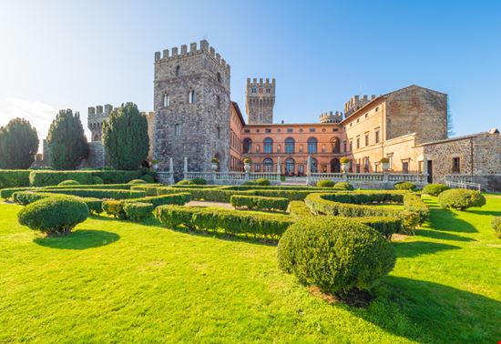 Torre Alfina Castello ValerioMei / Shutterstock.com 