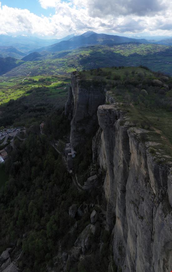 Castelnovo Nè Monti Pietra di Bismantova D-VISIONS - Shutterstock.com 