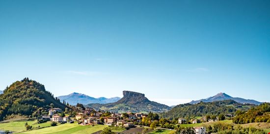 Castelnovo Nè Monti Pietra di Bismantova Giorgio Morara - Shutterstock.com 