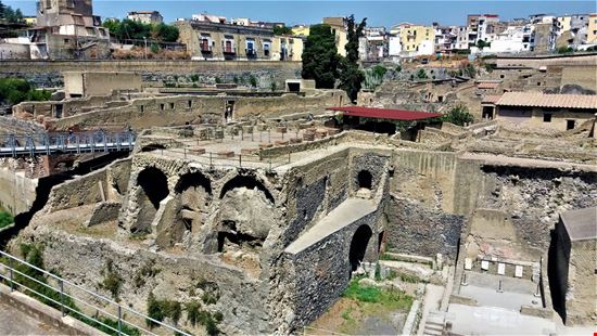 Ercolano Gli scavi AnfisaT - Shutterstock.com 