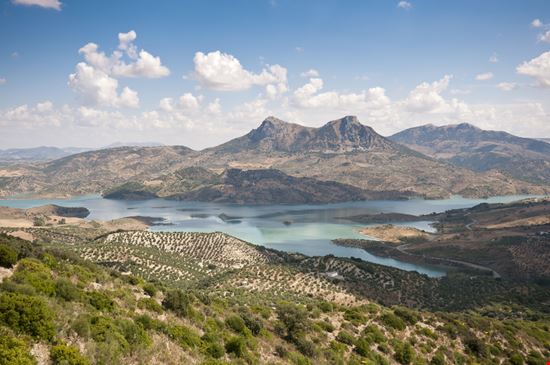 Embalse de Zahara-El Gastor Embalse de Zahara-El Gastor Israel Hervas Bengochea - Shutterstock.com 