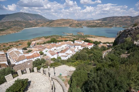Embalse de Zahara-El Gastor Embalse de Zahara-El Gastor Israel Hervas Bengochea - Shutterstock.com 