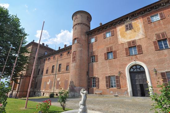 castello di Moncalieri castello di Moncalieri s74 / Shutterstock.com 