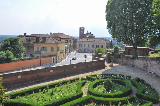castello di Moncalieri castello di Moncalieri s74 / Shutterstock.com 