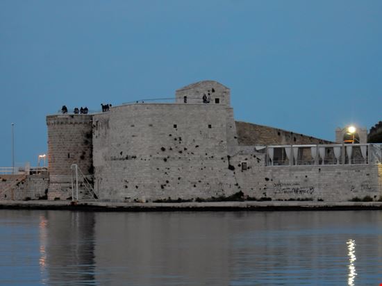 Trani Castello Svevo stock.adobe.com 
