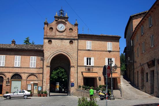 Amandola Amandola stefano cellai - Shutterstock.com 