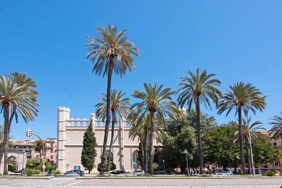 Llotja Llotja ArtesiaWells - Istockphoto.com 