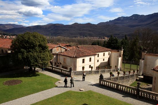  Villa Della Porta Bozzolo   Villa Della Porta Bozzolo  Paolo Trovo / Shutterstock.com 