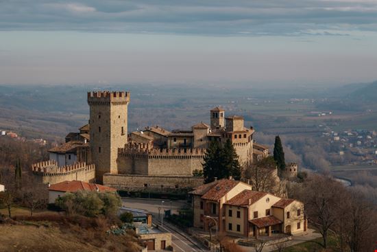 Vigoleno Vigoleno Filippo Bannino - Shutterstock.com 