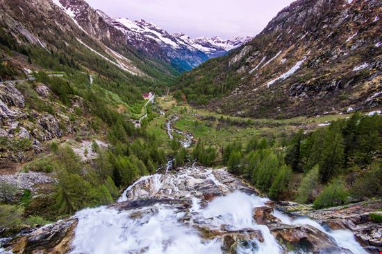 Cascate del Toce Cascate del Toce 54115341 - Shutterstock.com 
