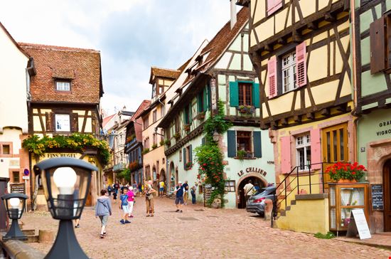 Riquewihr Riquewihr Gayane / Shutterstock.com 