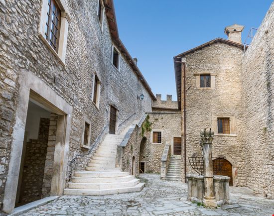 Capestrano Capestrano Stefano_Valeri / Shutterstock.com 