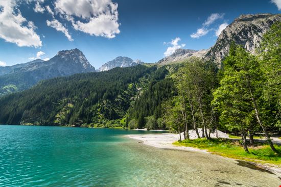 Lago di Anterselva Lago di Anterselva cristian ghisla - Shutterstock.com 