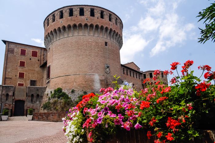 Rocca Sforzesca - Rocca Sforzesca - FABRIZIO CONTE - Shutterstock.com