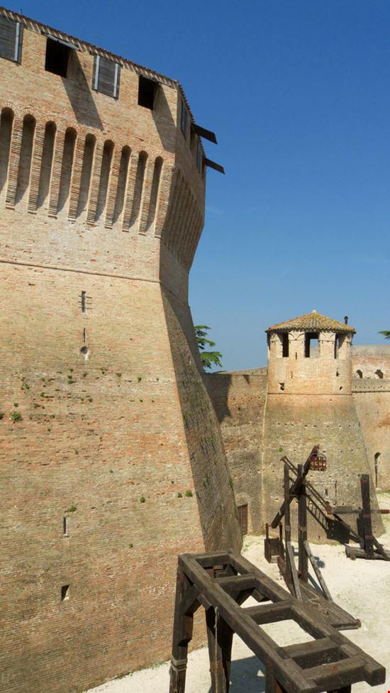 Rocca Roveresca Rocca Roveresca luri - Shutterstock.com 