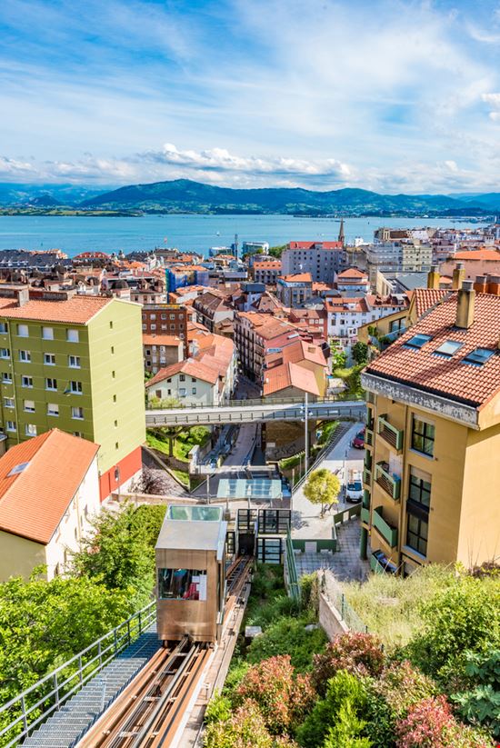 Santander Santander Takashi Images / Shutterstock.com 