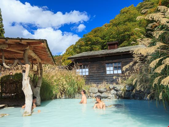 Onsen Onsen Narongsak Nagadhana / Shutterstock.com 