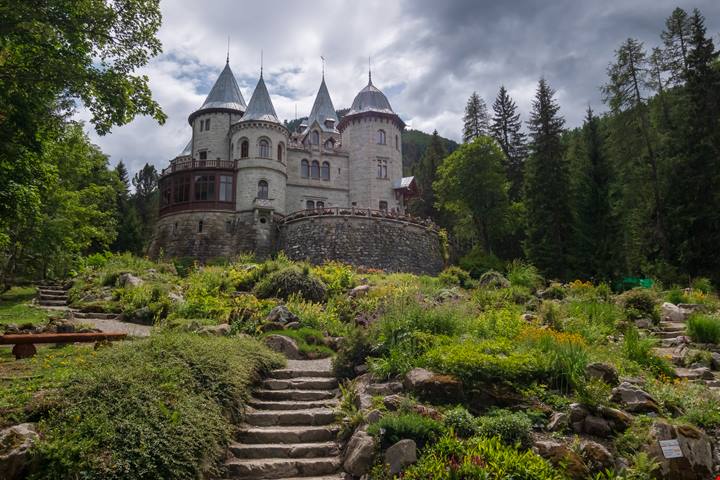 In Valle d'Aosta c'è un castello liberty che sembra uscito dalle favole