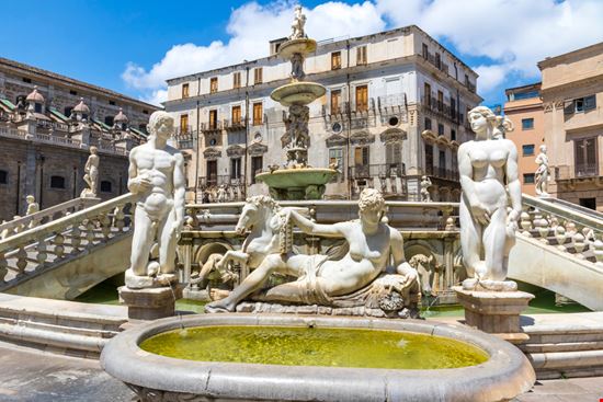 Palermo piazza pretoria katatonia82 - Shutterstock.com 