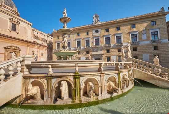 Palermo piazza pretoria anyaivanova - Shutterstock.com 