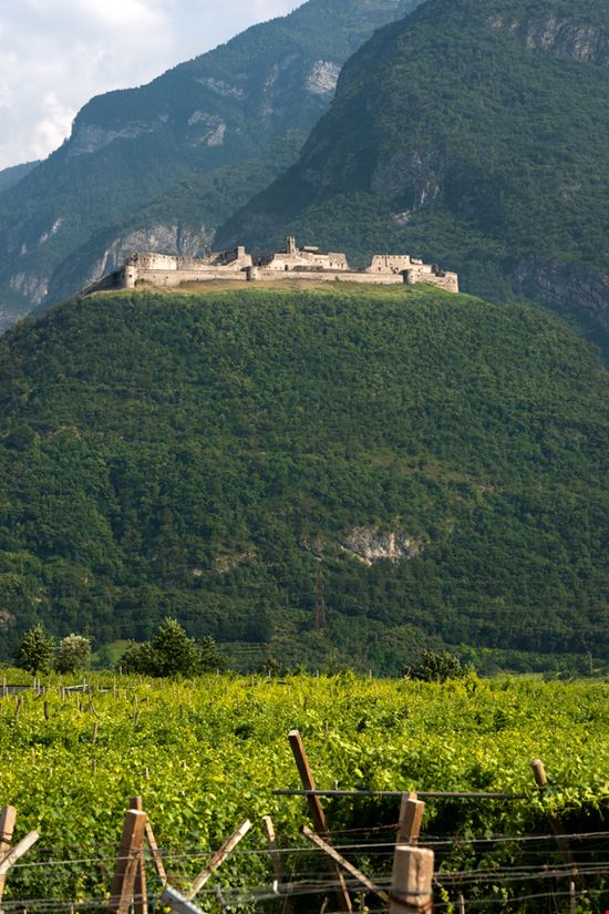 Castel Beseno Castel Beseno Alberto Masnovo - Shutterstock.com 