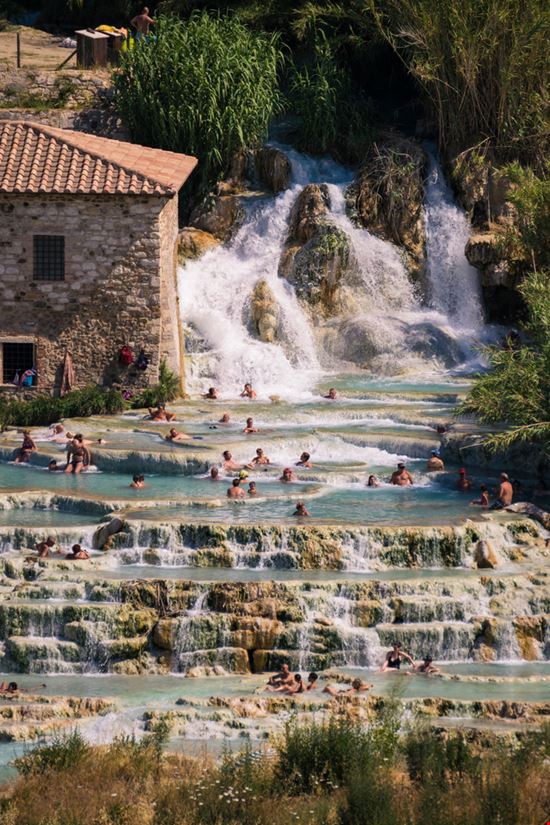 Saturnia Cascate del Gorello pointbreak / Shutterstock.com 