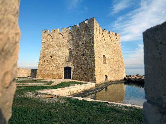 Carovigno Torre Santa Sabina Jekatarinka - Shutterstock.com 
