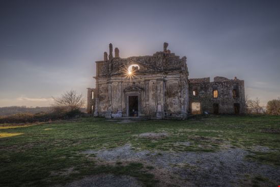 Canale Monterano Il borgo fantasma Fabio_Costa / Shutterstock.com 