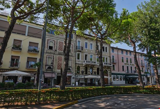 Desenzano del Garda Centro storico KirShu / Shutterstock.com 